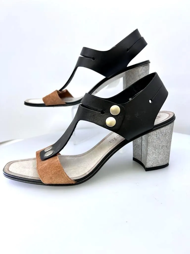 PEDRO GARCIA T-STRAP LEATHER SANDALS